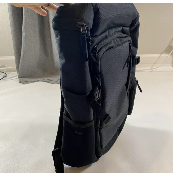 NWT Lululemon Gender Neutral Room To Roam backpack - Picture 6 of 11